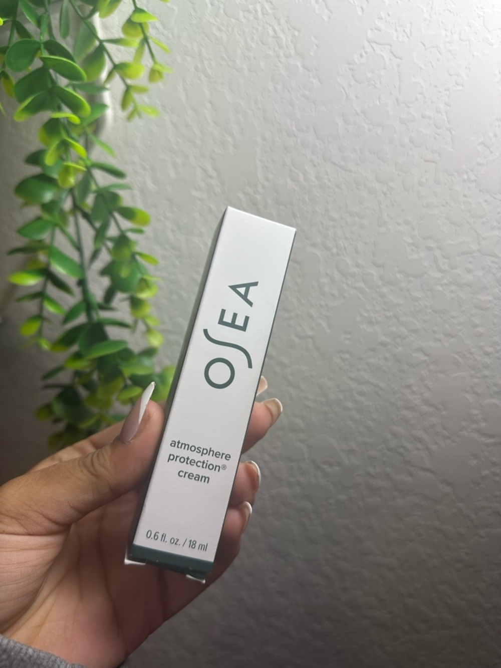 Sea Atmosphere Protection Cream - White with Green Accent